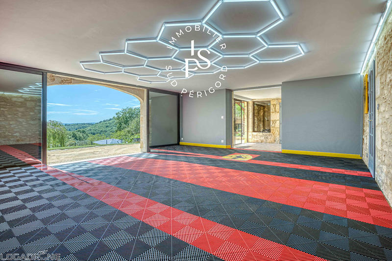 Maison - 448 m² - 16 pièces