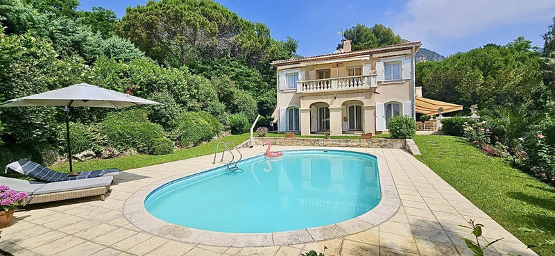 Villa - 223 m² - 6 pièces