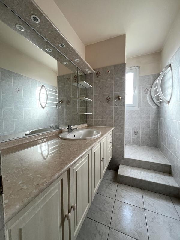 Appartement - 75 m² - 5 pièces