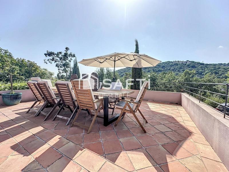 Maison - 298 m² - 10 pièces