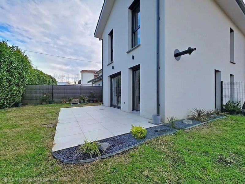 Maison - 95 m² - 5 pièces