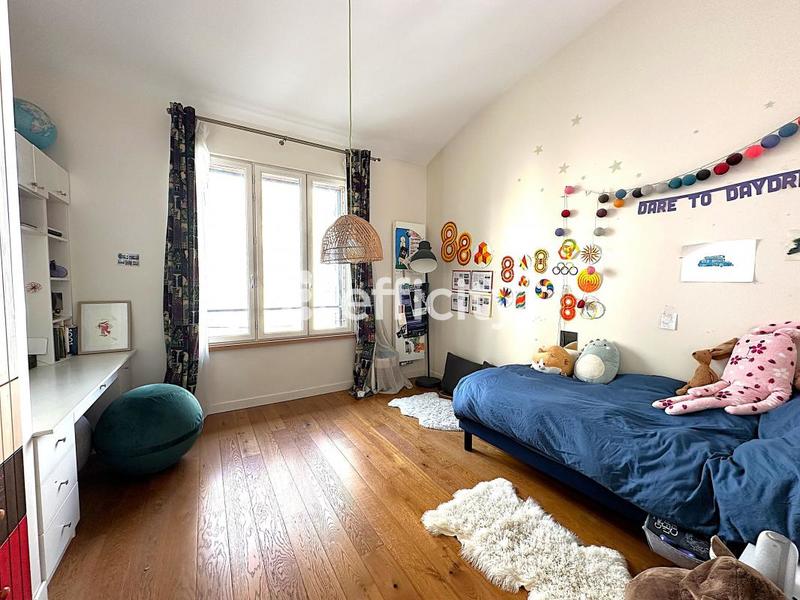 Appartement - 232 m² - 7 pièces