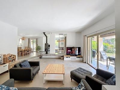 Villa - 204 m² - 6 pièces