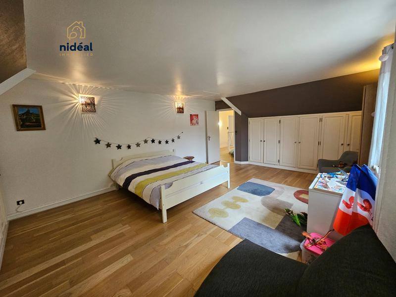 Maison - 201 m² - 7 pièces