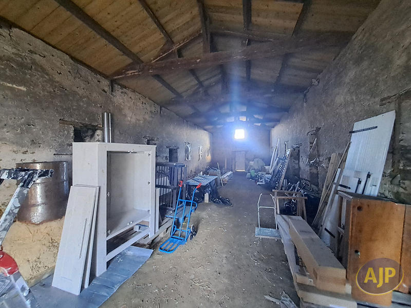 Maison - 260 m² - 2 pièces