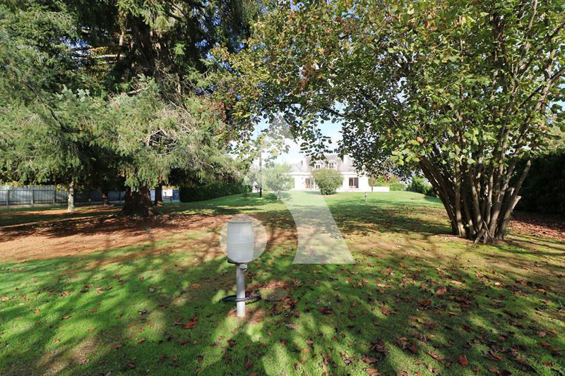 Maison - 233 m² - 12 pièces