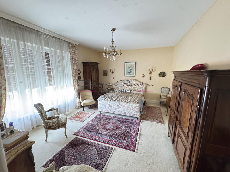 Maison - 316 m² - 9 pièces