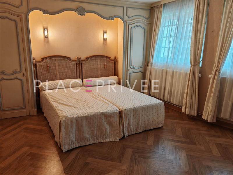 Maison - 208 m² - 7 pièces