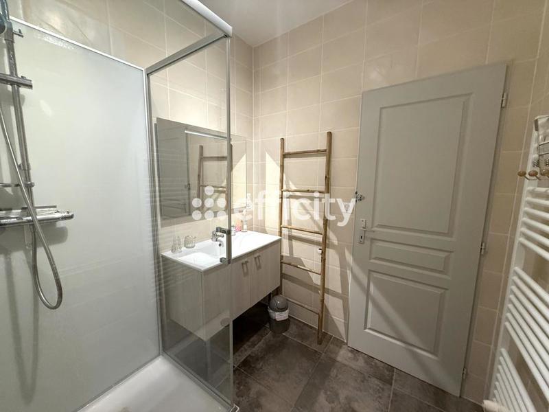 Maison - 205 m² - 6 pièces