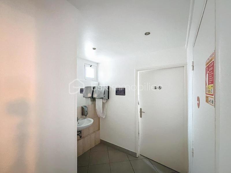 Local commercial - 200 m² - 5 pièces