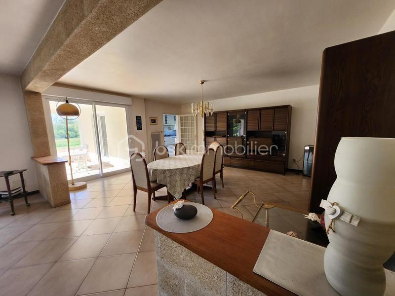 Pavillon - 233 m² - 6 pièces