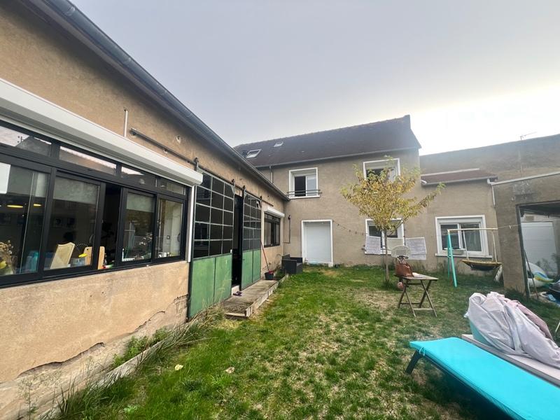 Maison - 259 m² - 5 pièces