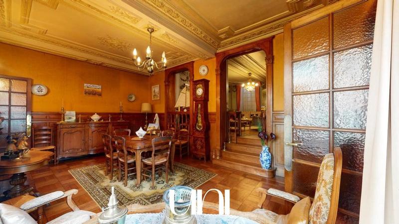 Maison - 208 m² - 8 pièces