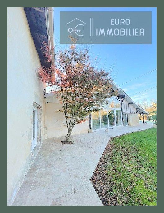 Maison - 222 m² - 10 pièces