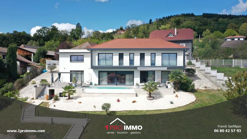 Maison - 230 m² - 6 pièces