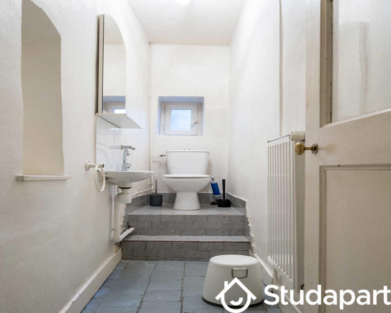 Chambre - 130 m² - 1 pièce