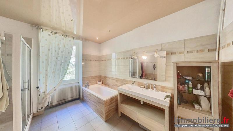 Maison traditionnelle - 200 m² - 8 pièces