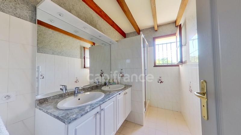 Maison - 163 m² - 7 pièces