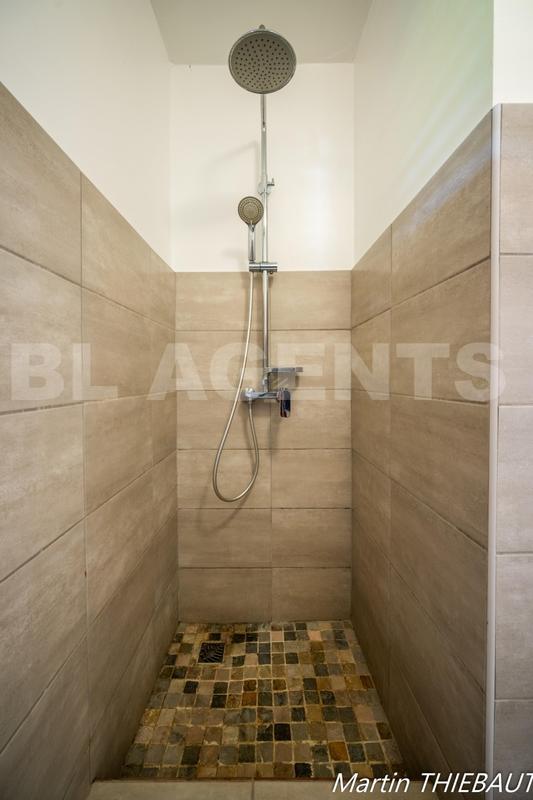 Maison - 270 m² - 13 pièces