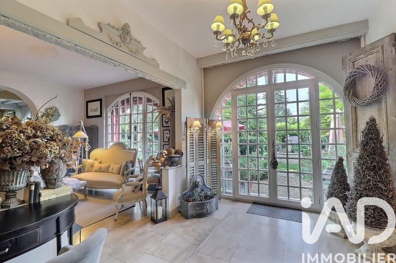 Maison - 460 m² - 19 pièces