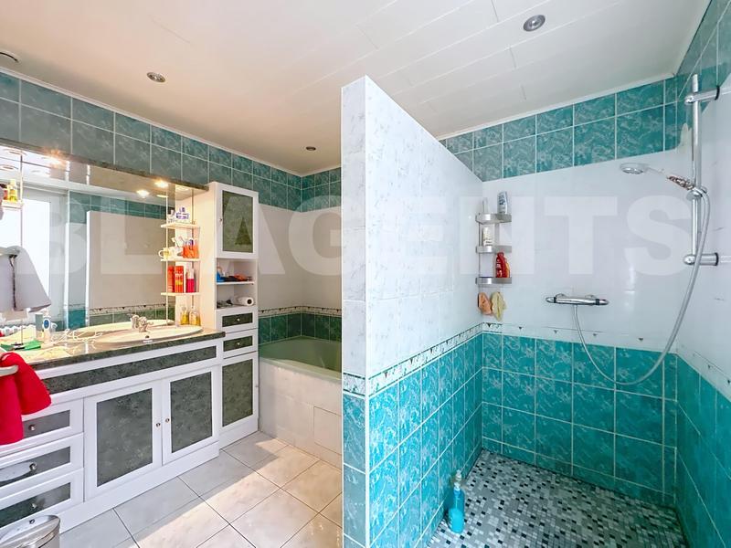 Maison - 168 m² - 7 pièces