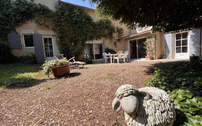 Maison - 210 m² - 9 pièces