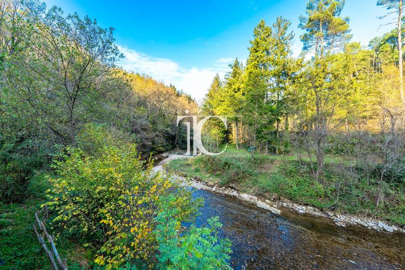 Maison - 324 m² - 13 pièces