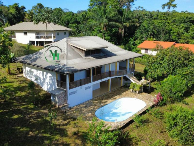 Villa - 274 m² - 6 pièces