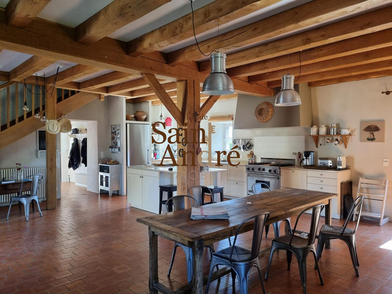 Maison - 370 m² - 6 pièces