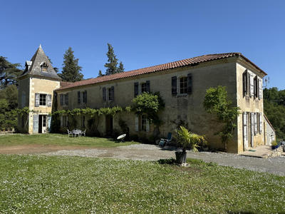 Maison - 250 m² - 8 pièces