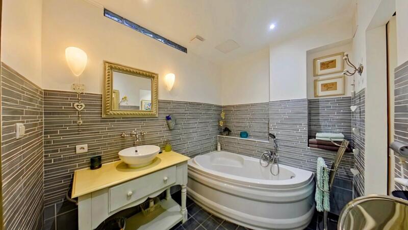 Maison - 195 m² - 6 pièces