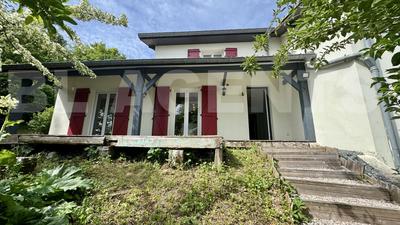 Maison - 179 m² - 9 pièces