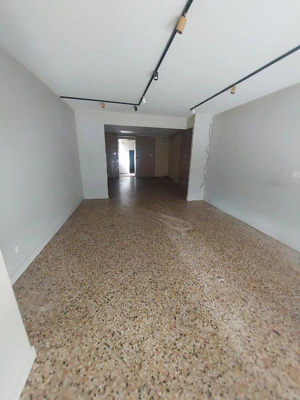 Magasins - 91 m² - 2 pièces