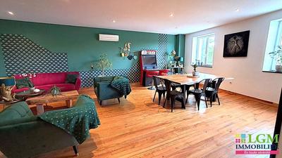 Maison - 220 m² - 5 pièces