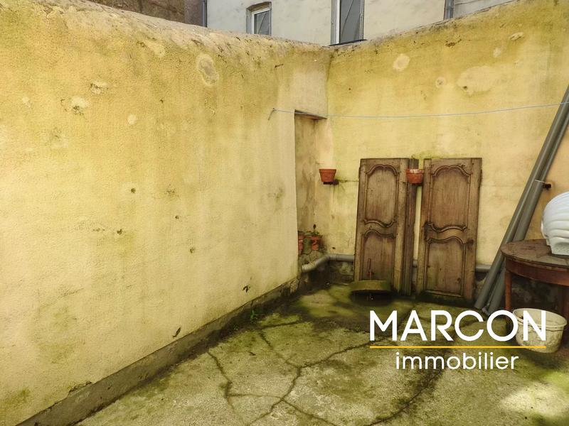 Maison - 214 m² - 8 pièces