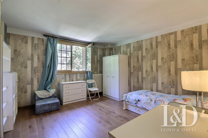 Maison - 425 m² - 14 pièces