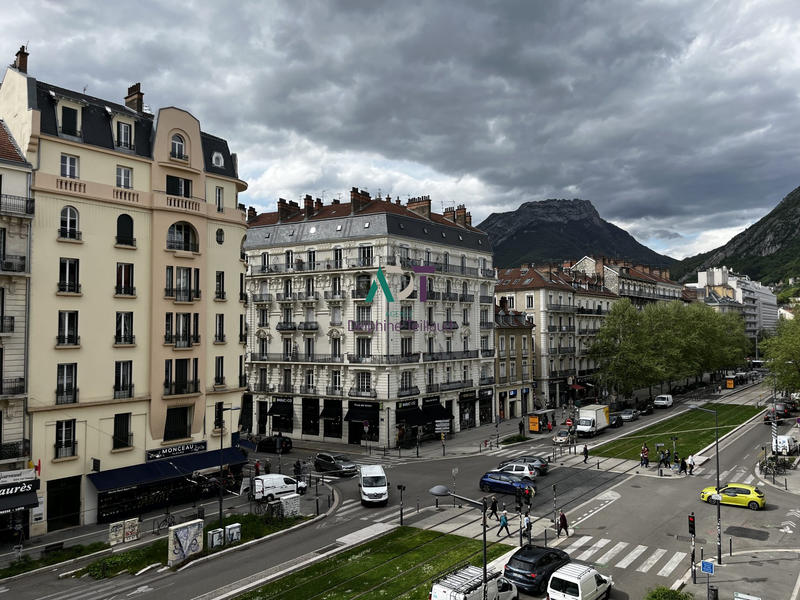 Appartement - 85 m² - 3 pièces