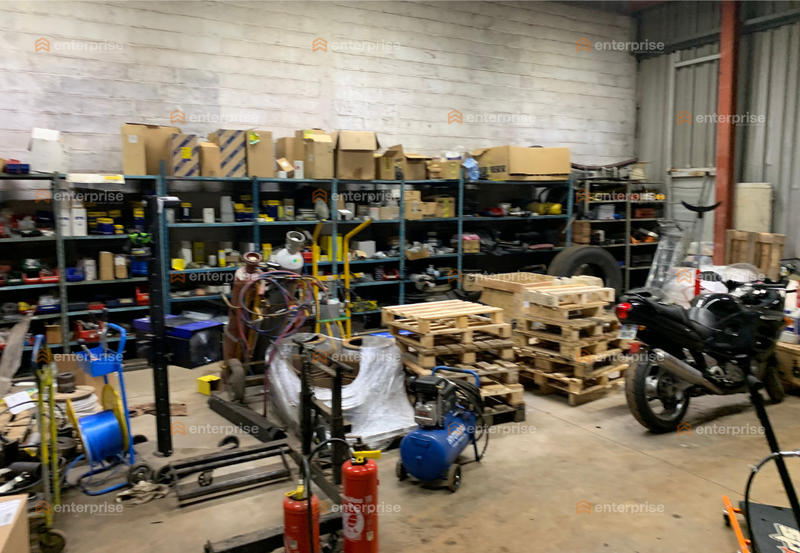 Entrepôt - 1 150 m²