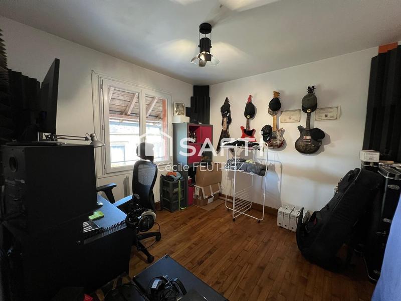 Maison - 215 m² - 9 pièces