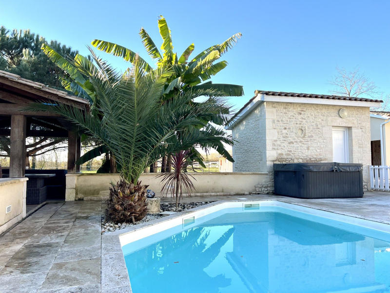 Maison - 226 m² - 8 pièces