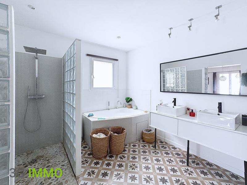 Maison traditionnelle - 145 m² - 6 pièces