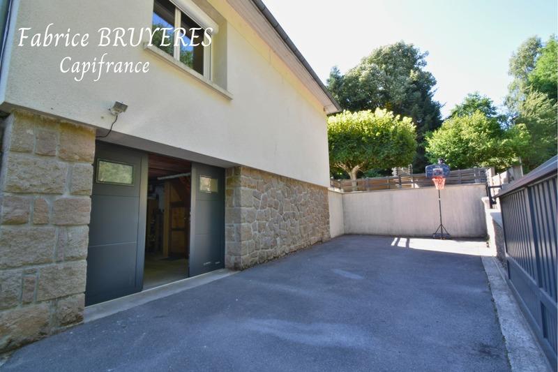 Maison - 170 m² - 9 pièces