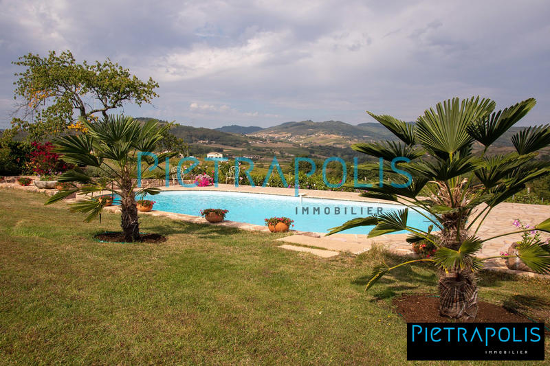 Maison ancienne - 450 m² - 16 pièces