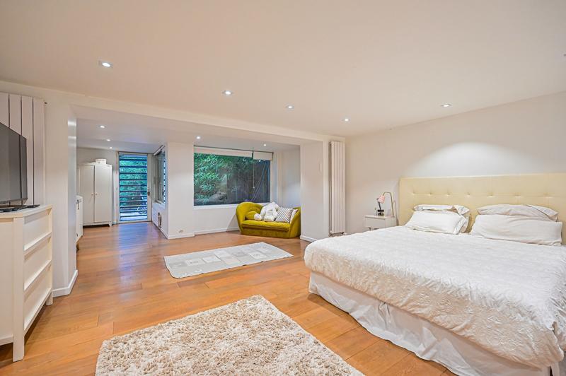 Maison - 418 m² - 9 pièces