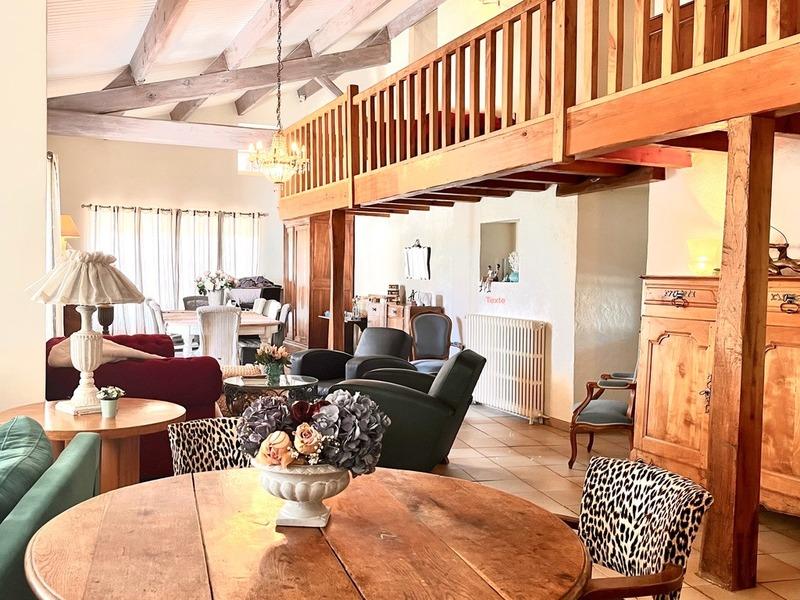 Maison - 244 m² - 5 pièces