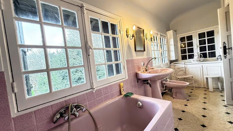 Propriété - 225 m² - 8 pièces