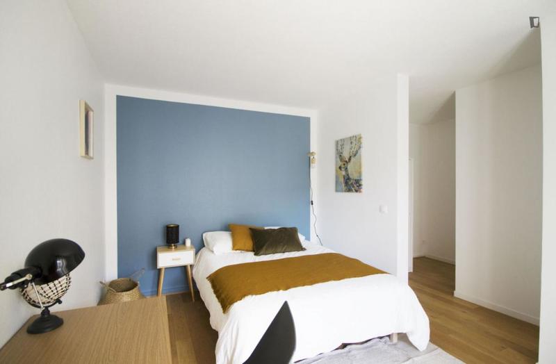 Chambre - 12 m² - 5 pièces