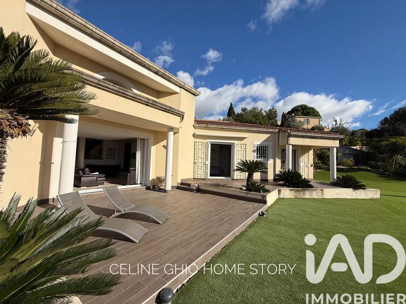 Maison - 232 m² - 7 pièces