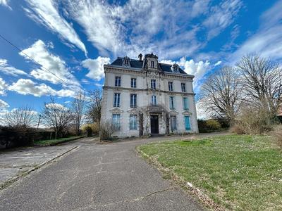 Château - 250 m² - 16 pièces