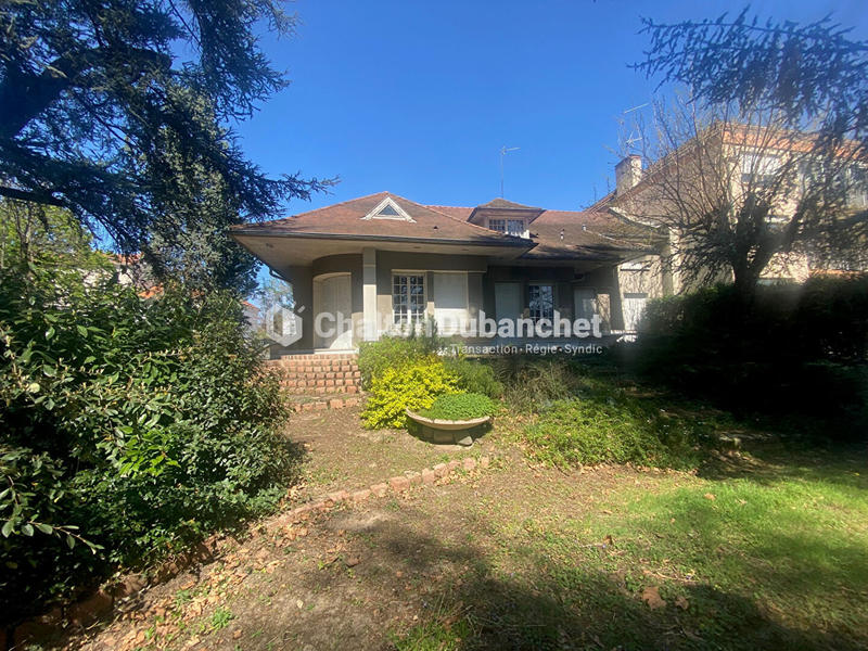 Maison - 285 m² - 10 pièces